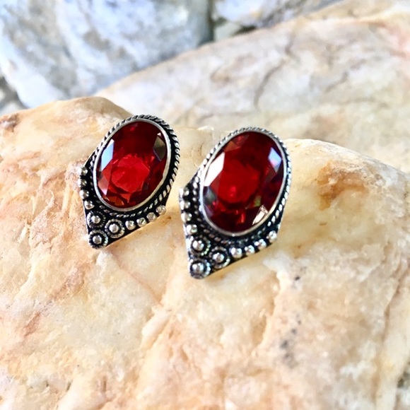 Gorgeous Faceted red crystal silver plated earrings. Beautiful setting - Picture 1 of 5